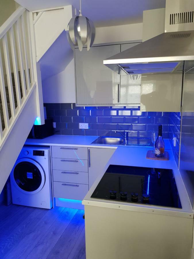 Webb Place 2 Bedroom Apartment ! Кройдон Экстерьер фото