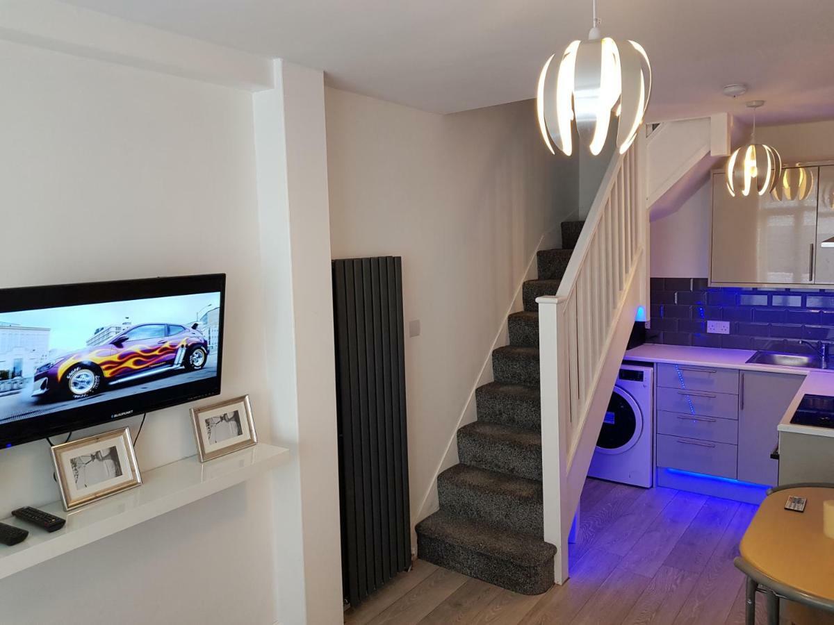 Webb Place 2 Bedroom Apartment ! Кройдон Экстерьер фото
