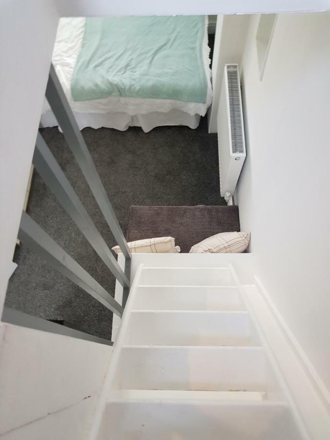Webb Place 2 Bedroom Apartment ! Кройдон Экстерьер фото