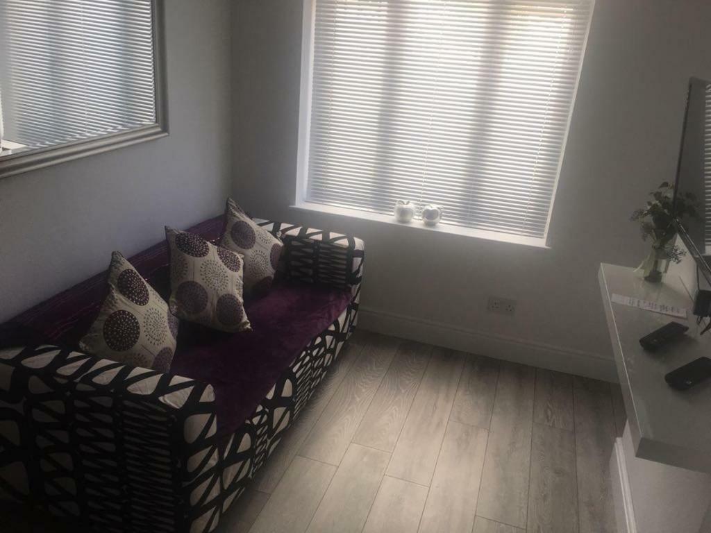 Webb Place 2 Bedroom Apartment ! Кройдон Экстерьер фото
